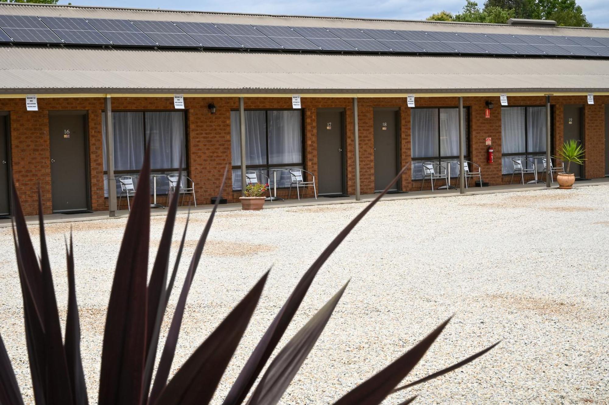 Holbrook Town Centre Motor Inn Buitenkant foto