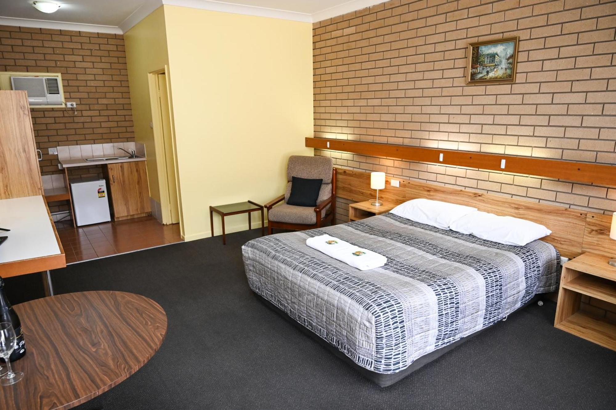 Holbrook Town Centre Motor Inn Buitenkant foto