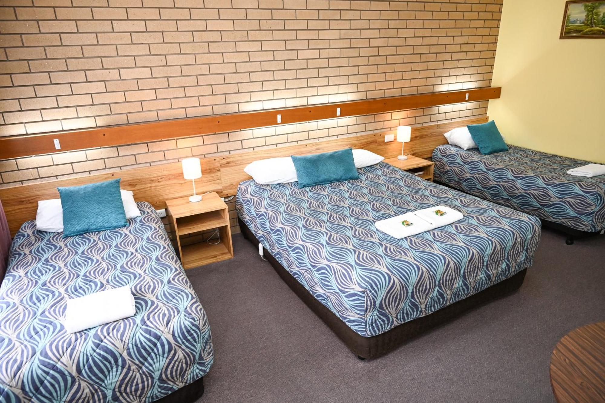 Holbrook Town Centre Motor Inn Buitenkant foto