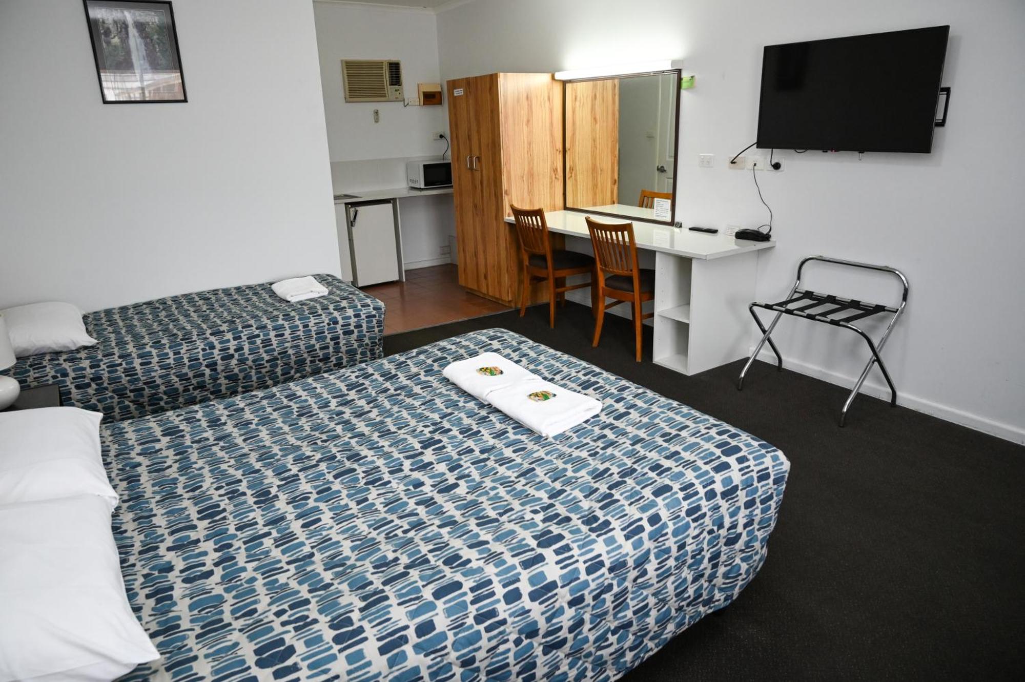 Holbrook Town Centre Motor Inn Buitenkant foto