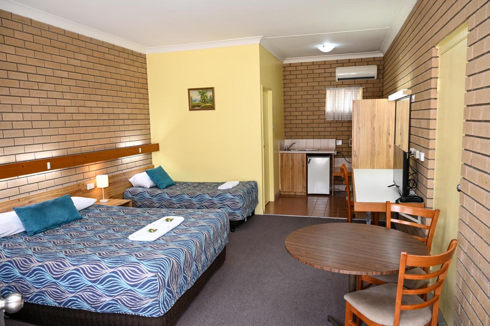 Holbrook Town Centre Motor Inn Buitenkant foto