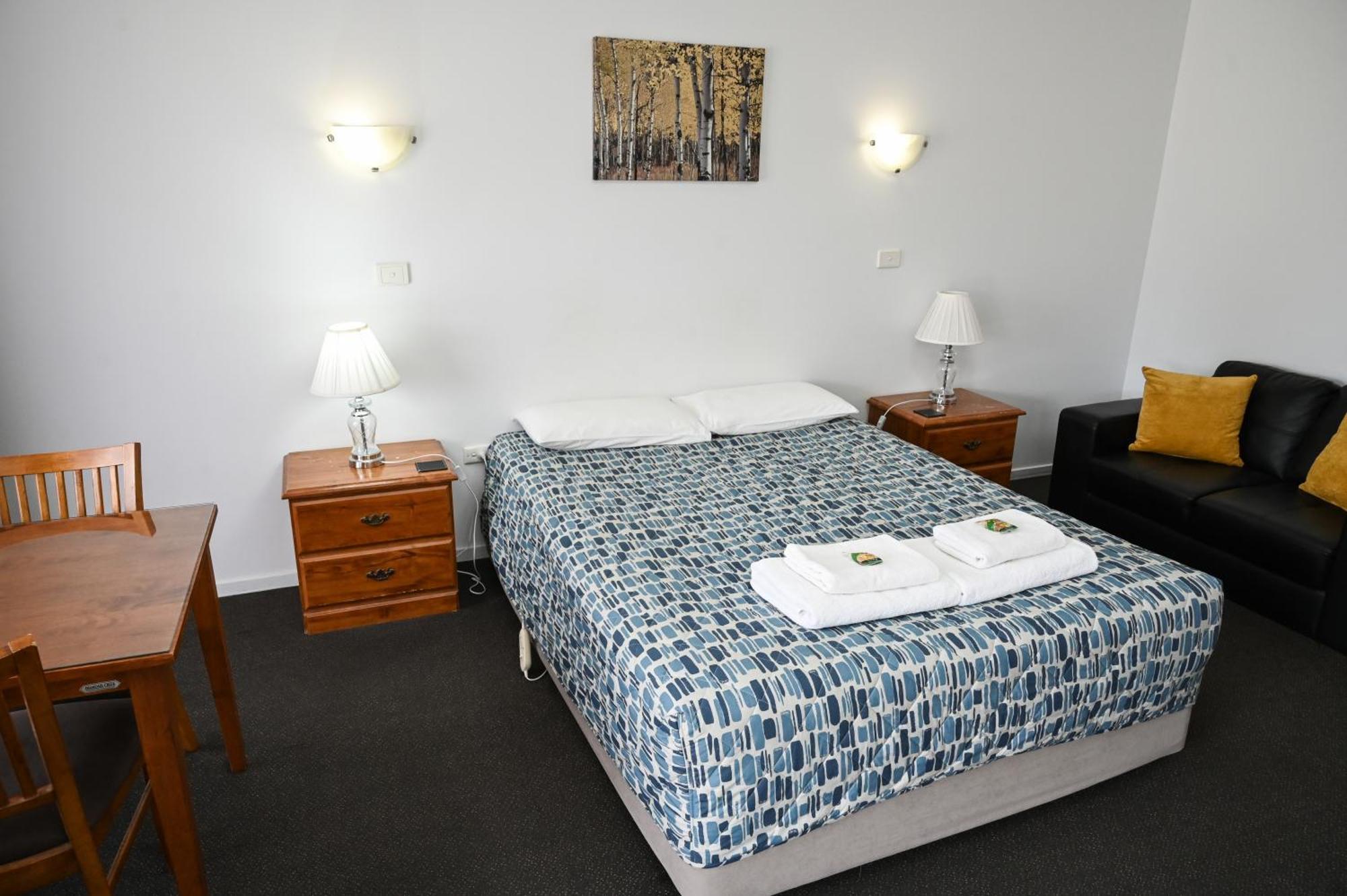 Holbrook Town Centre Motor Inn Buitenkant foto