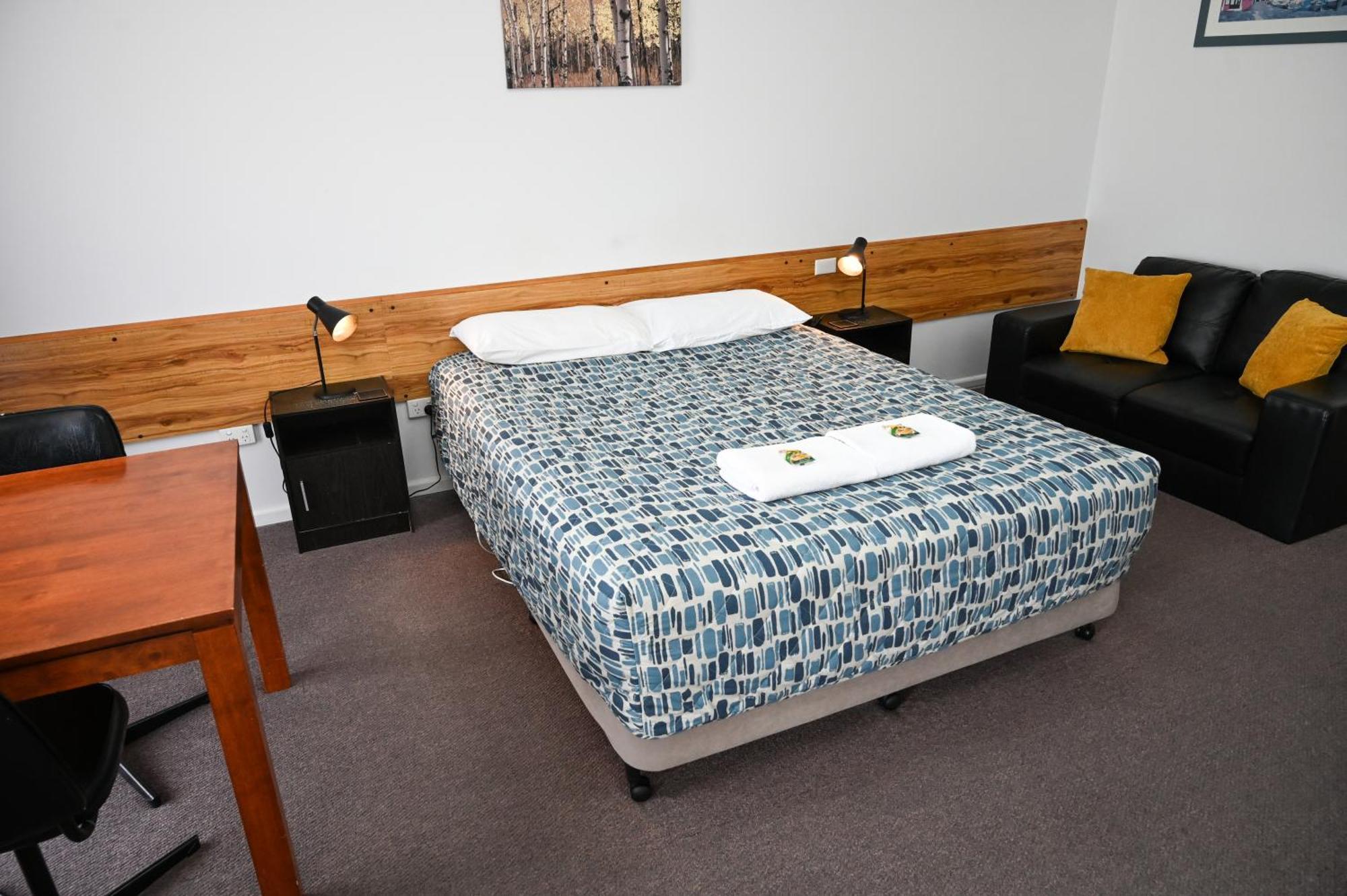Holbrook Town Centre Motor Inn Buitenkant foto