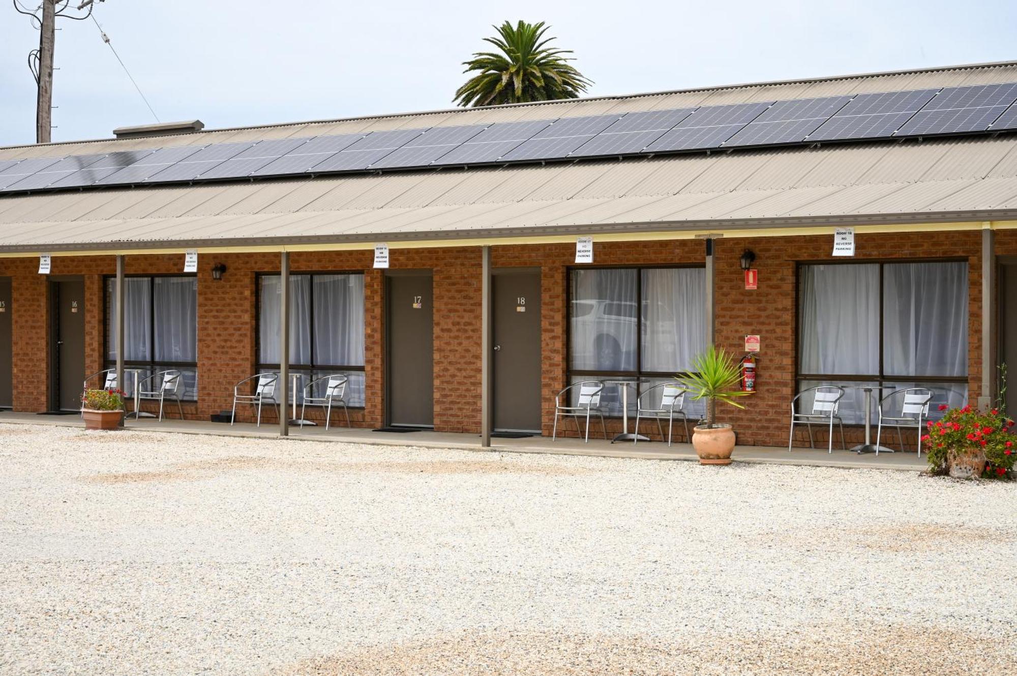 Holbrook Town Centre Motor Inn Buitenkant foto