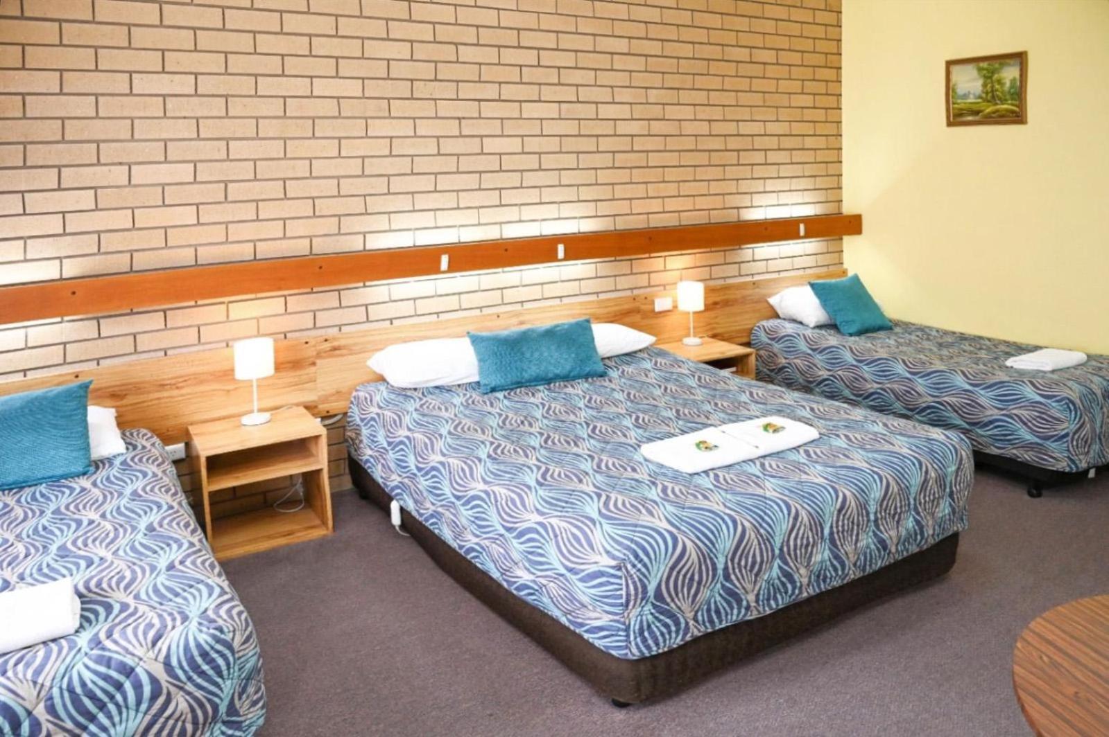 Holbrook Town Centre Motor Inn Buitenkant foto