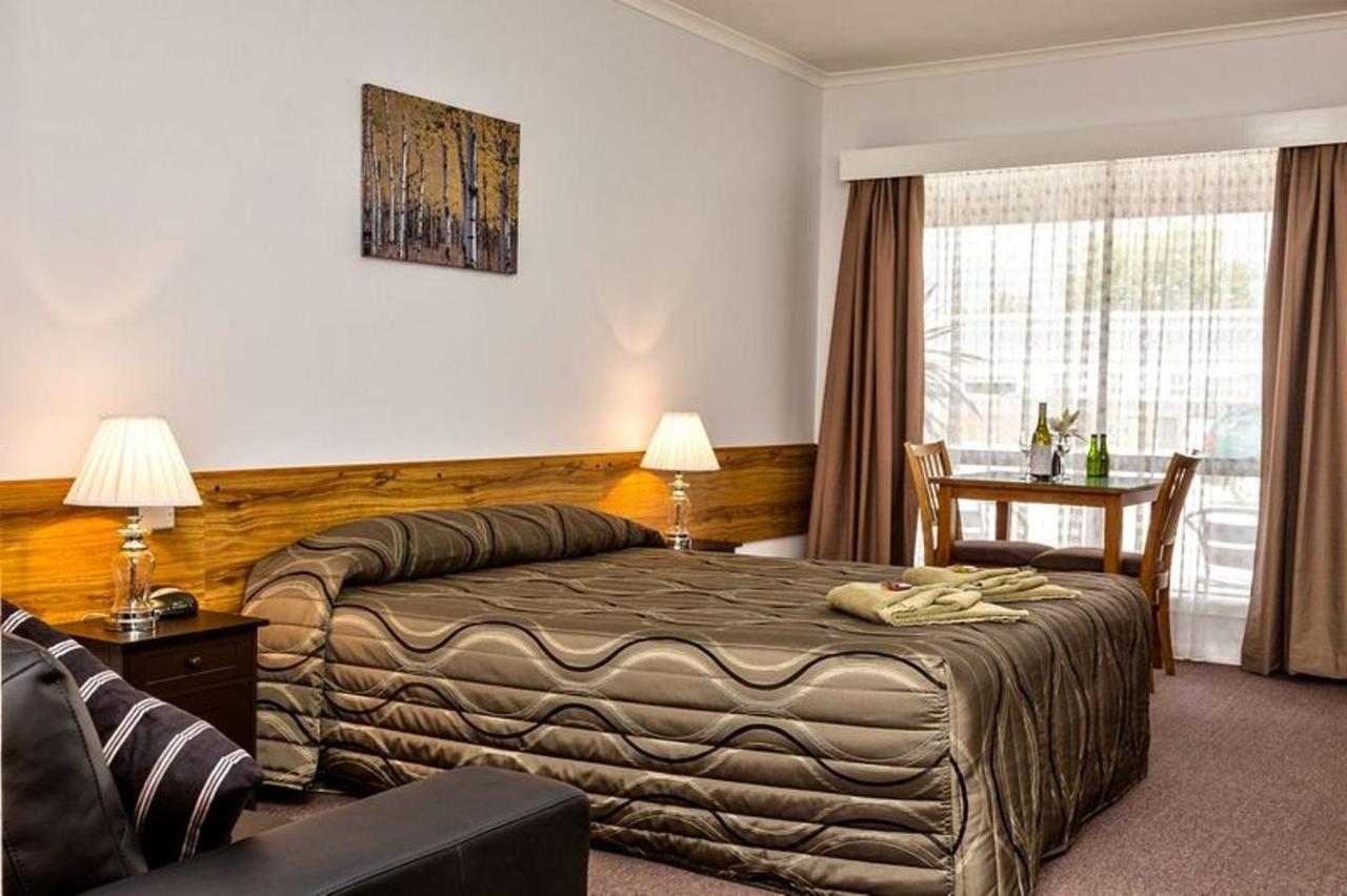 Holbrook Town Centre Motor Inn Buitenkant foto