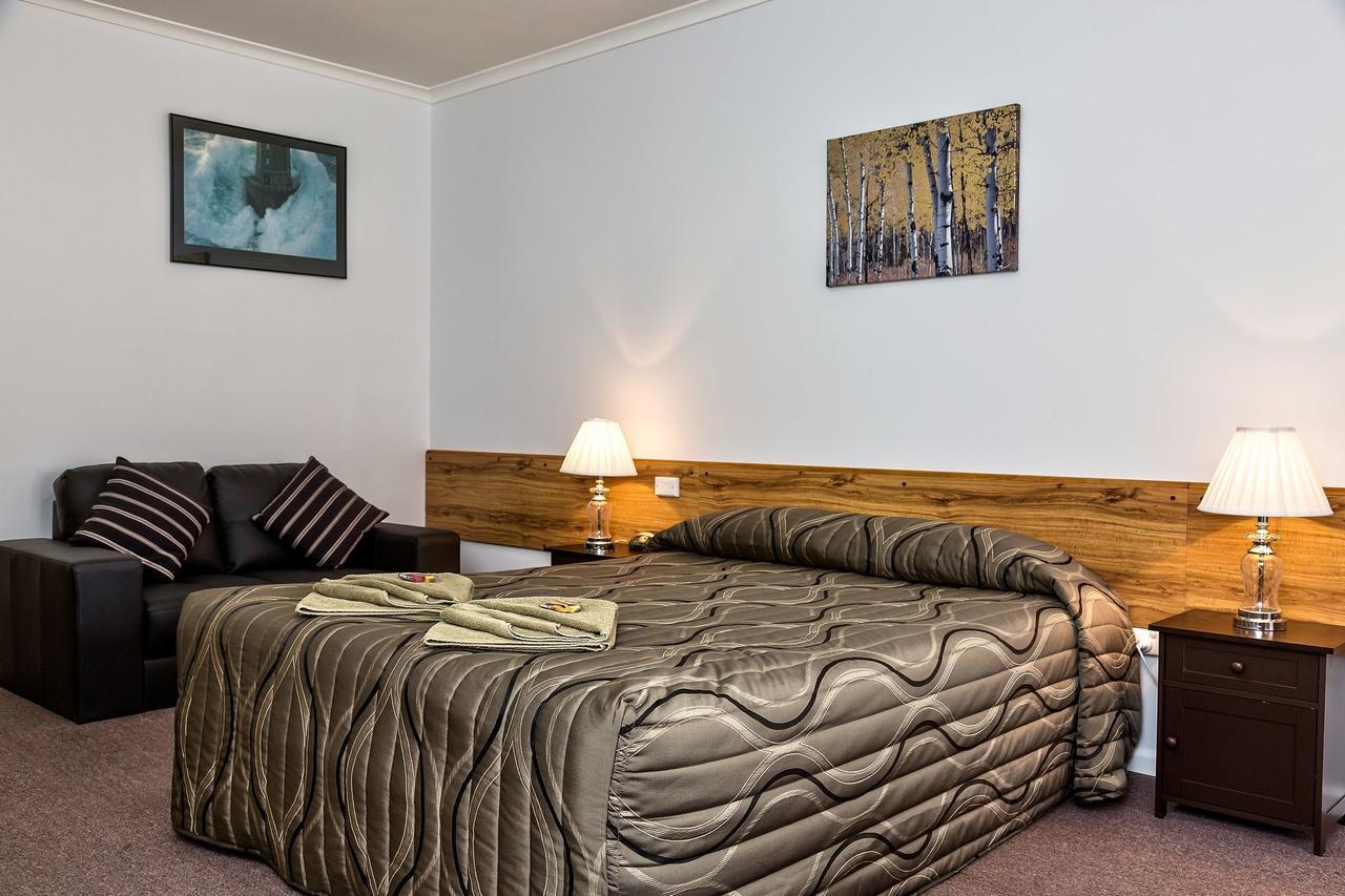 Holbrook Town Centre Motor Inn Buitenkant foto