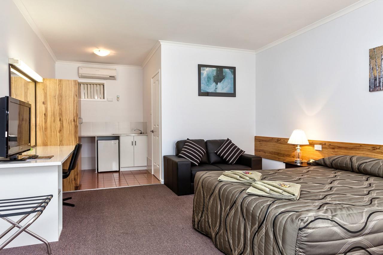 Holbrook Town Centre Motor Inn Buitenkant foto